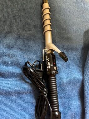 Classic Conair Instant Heat Spiral Styler with a ¾‑inch spiral‑grooved barrel